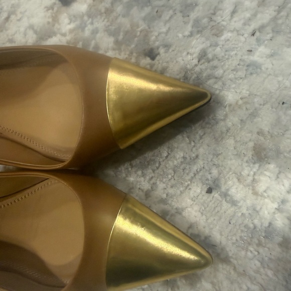 Tory Burch Tan Slingback Pumps with Gold Cap Toe - Picture 6 of 7